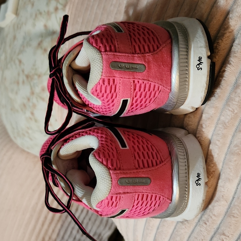 Asics size 11 gel blur 33 pink tennis shoes - Picture 3 of 7